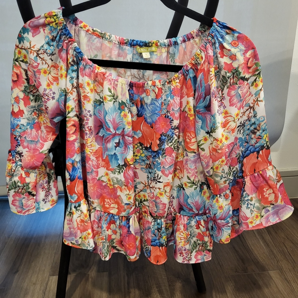 Gianni Bini off shoulder shirt